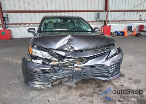 2021 Toyota Camry Xle Awd z USA, uszkodzony, nr VIN 4T1F11BK2MU040246